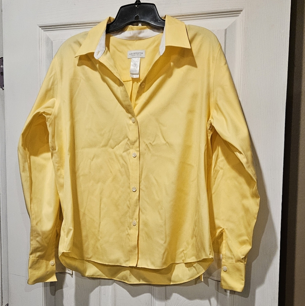 LIZ CLAIBORNE BUTTON UP SHIRT